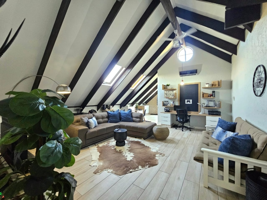 5 Bedroom Property for Sale in Grimbeeck Park North West